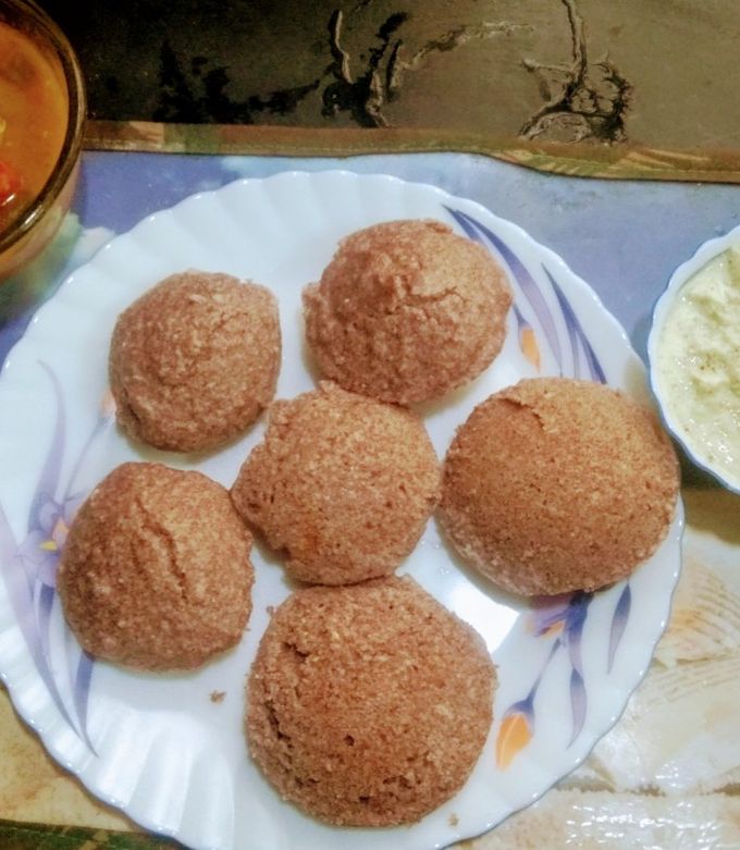 A picture of Ragi Idly.