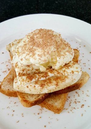A picture of Banana Sandwich topped with Custard ice cream.