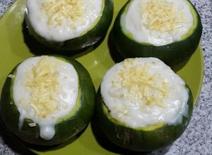 Una foto de Zapallitos rellenos de crema de choclo y zuchinis