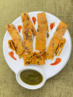 चीज़ स्टफ़्ड मूंग दाल बाइट्स (cheese stuffed moong dal bites recipe in Hindi) रेसिपी मुख्य फोटो