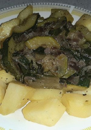 Una foto de Papitas a la mantequilla con guiso de verduras