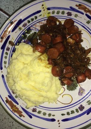 Una foto de Puré con carnes salteadas