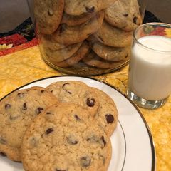 A picture of Darn Good Chocolate Chip Cookies.