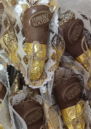 صورة لوصفة كورني محشي بكريمة البندق والكابريس السائل
