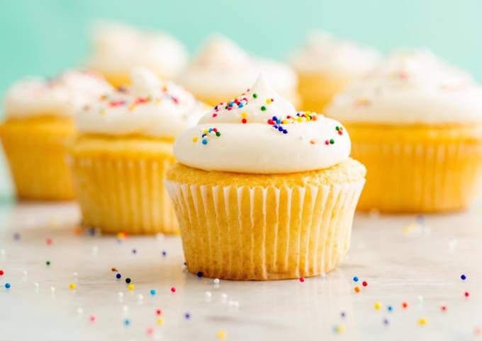 Step-by-Step Guide to Prepare Speedy Vanilla Cupcakes