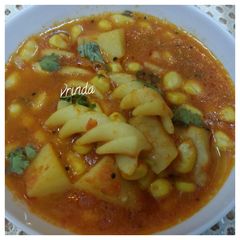 A picture of Aloo Corn Pasta in red gravy.