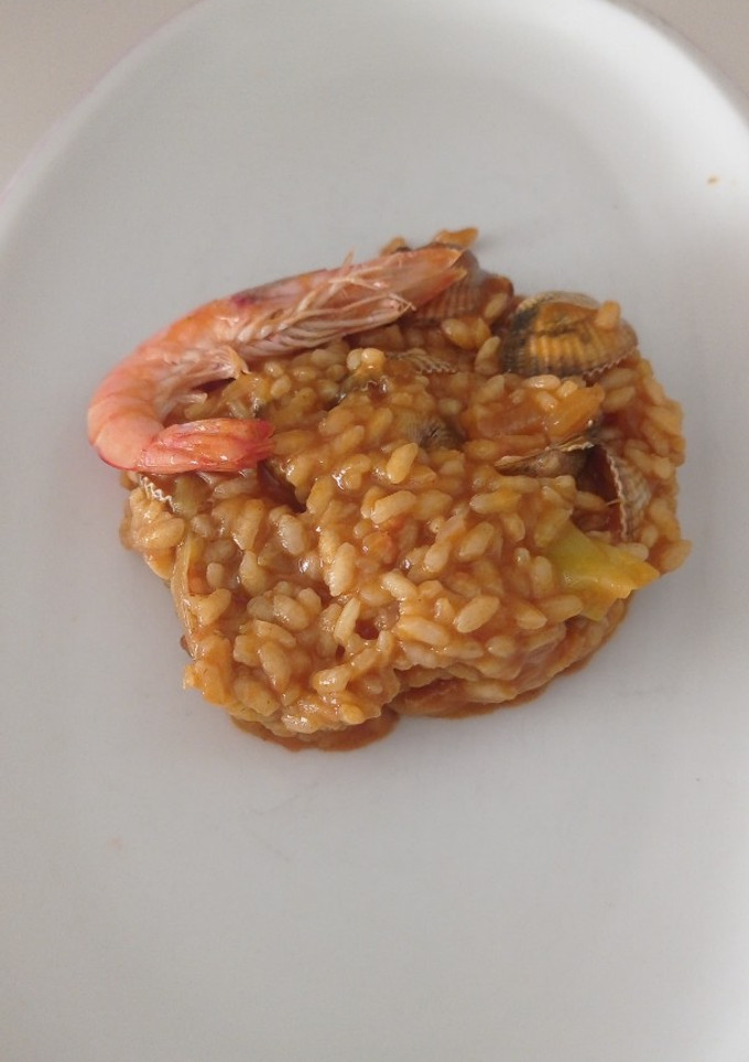Una foto de Arroz meloso de berberechos y langostinos