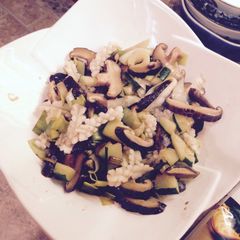 A picture of Squid and mushroom stir fry.
