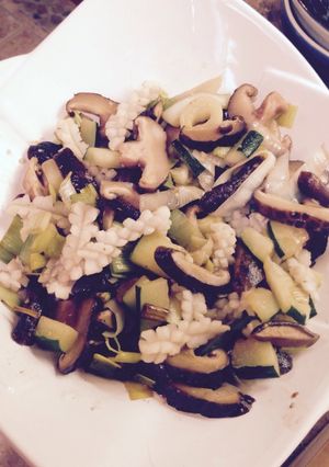 A picture of Squid and mushroom stir fry.