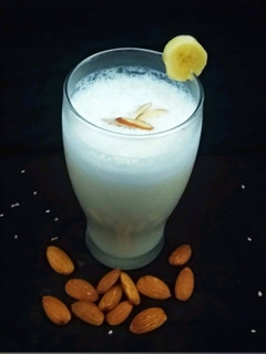 A picture of Almond Banana Dates Milkshake.