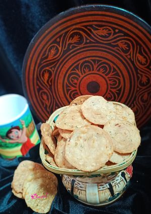 ચીલી ફ્લેક્સ પૂરી(chilli flaex puri in Gujarati) રેસીપી મુખ્ય ફોટો