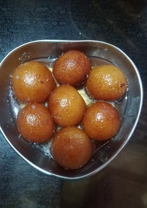 ગુલાબજાંબુ (Gulabjamun Recipe In Gujarati) રેસીપી મુખ્ય ફોટો