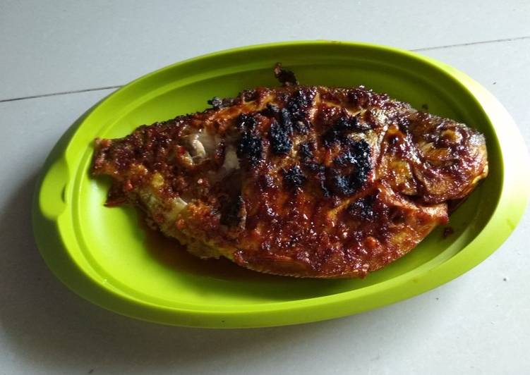 Bagaimana Membuat Gurame bakar pedas manis, Lezat