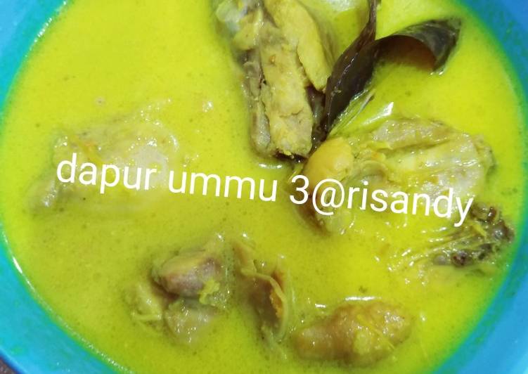 Opor ayam kuah kuning