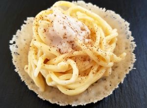 Foto di Cacio e pepe con tonnarelli fatti in casa
