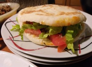 Una foto de Taquitos con pan pita