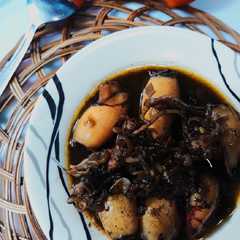 A picture of Cumi masak hitam.
