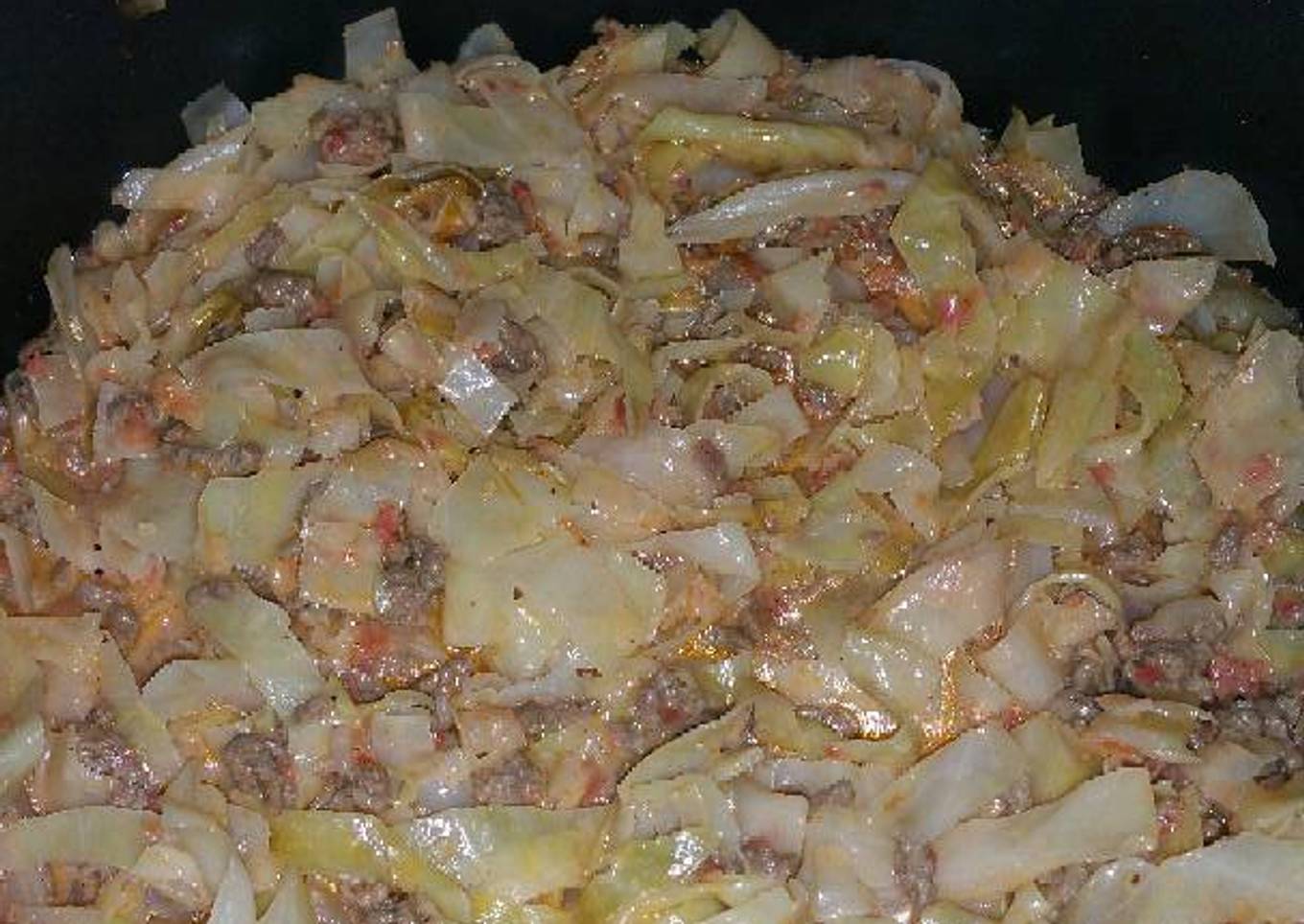 Beef with raw cabbage