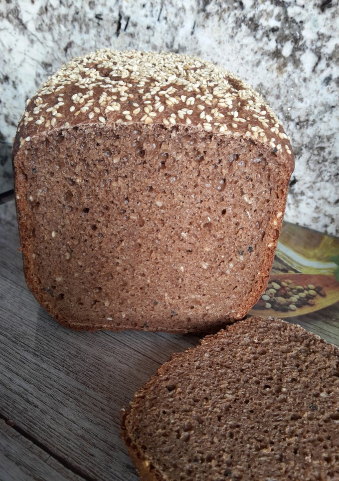 Una foto de Pan negro integral con cacao, café y miel (en panificadora)