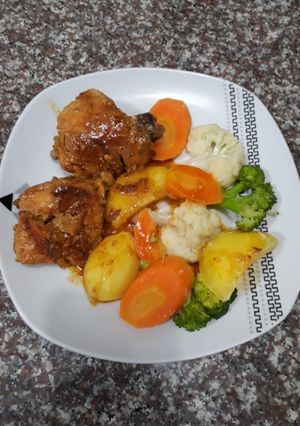 Una foto de Fritada de pollo y verduras al vapor