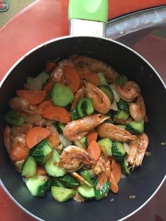 Una foto de Gambas 🦐con vegetales