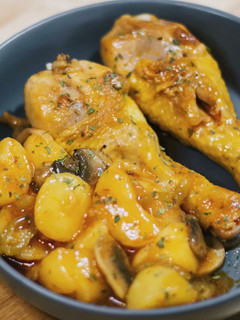 Una foto de Pollo guisado con verduras
