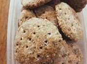 Una foto de galletita de oregano