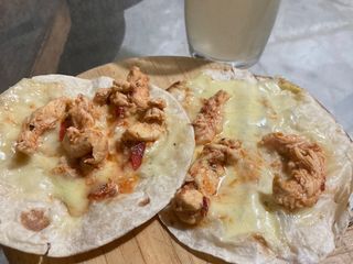 Quesadillas con pollo marinado con chipotle y jugo de naranja 🍊
