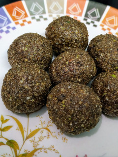 புரொட்டீன் பால்ஸ் செய்முறை முக்கிய புகைப்படம்
