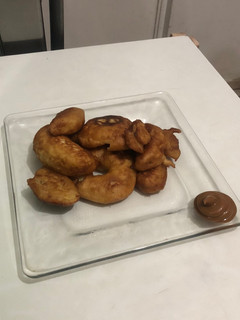 Una foto de Fritos de manzana (buñuelos)