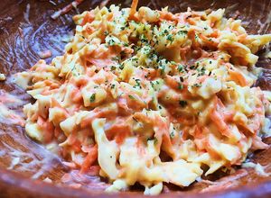 Una foto de Coleslaw