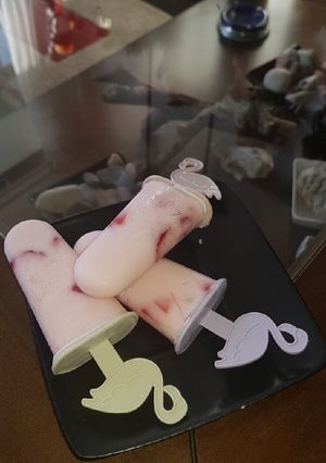 Una foto de Helados de frutillas. Rápidos y fáciles
