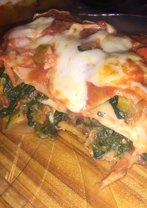 Una foto de Lasagna de espinaca con jamón y queso