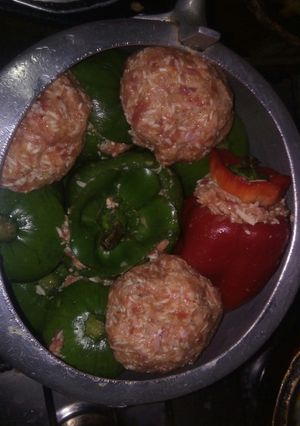 Una foto de Zapallitos y pimientos rellenos