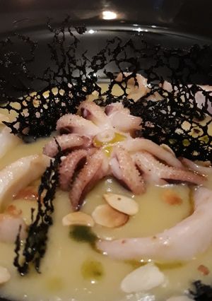 Foto di Seppie salate in padella con crema di porri e patate
