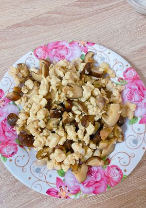 Hình của món Gà xay xào nấm.