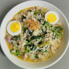 Chicken soup rice with grated beef A picture of Chicken soup rice with grated beef.