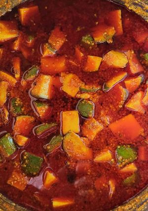 A picture of Fresh mango pickle.