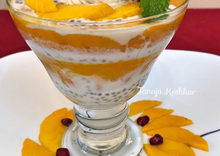 Mango coconut chia pudding