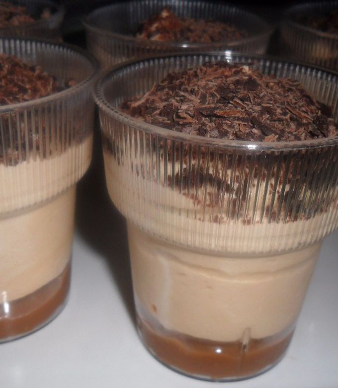 Una foto de Mousse de dulce de leche (shots)