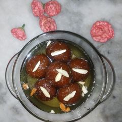 A picture of Gulab jaamun.