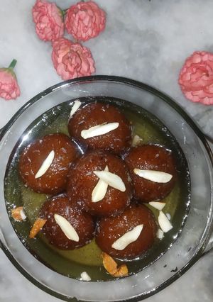 A picture of Gulab jaamun.