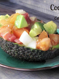 Una foto de Ensalada de aguacate y jamón