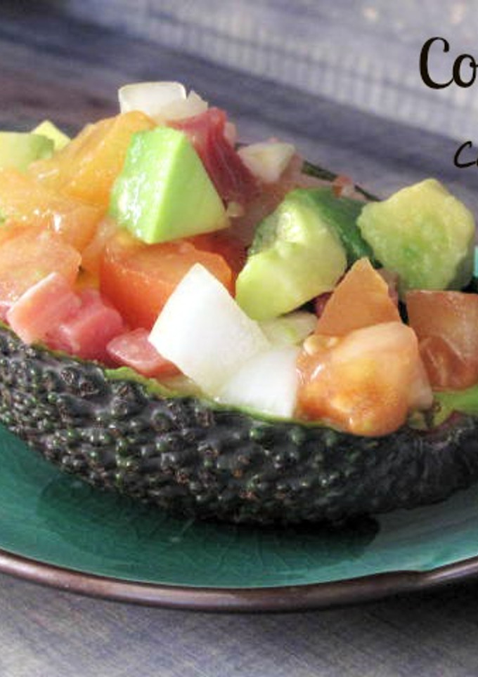 Una foto de Ensalada de aguacate y jamón
