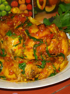 Foto resep Ayam Pedas Daun Kemangi