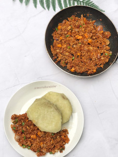 A picture of Yam and Egg sauce.
