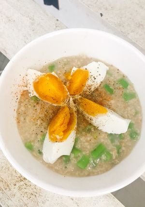 Hình của món Cháo yến mạch trứng vịt muối.