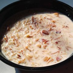 A picture of Sheer khurma.