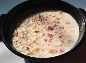 A picture of Sheer khurma.