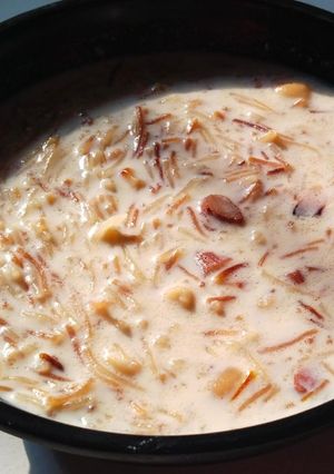 A picture of Sheer khurma.